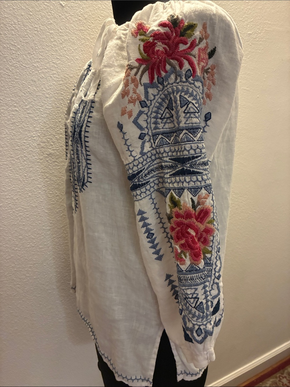 Johnny Was White Linen tie neck Blouse with Blue and floral embroidery Size XS - Picture 7 of 11